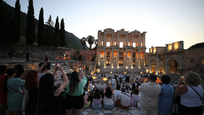 Efes Antik Kenti'nde yeni dönem: Gece müzeciliği başladı