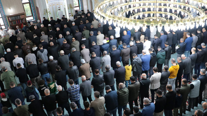 İstanbul İl Milli Eğitim Müdürlüğü talimat verdi: Liselilere cuma namazı izni verilecek