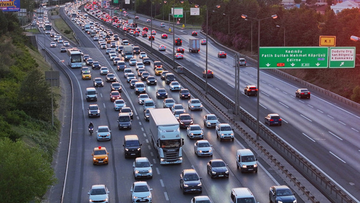 Kurban Bayramı tatili başladı binlerce kişi yollara düştü! Köprüden geçişler ücretsiz, bu yollarda çalışma var