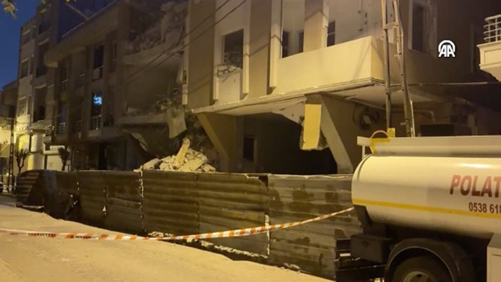 Avcılar'da 6 katlı binada kısmı çökme meydana geldi