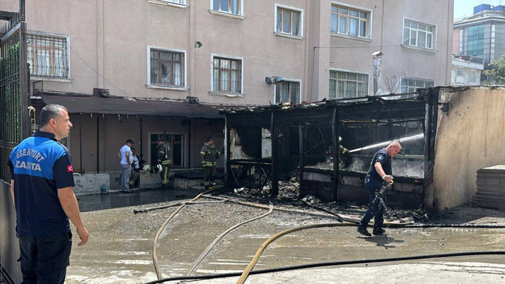 Esenyurt'ta öğrenci yurdunda yangın paniği