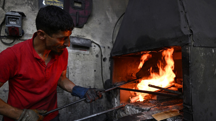 Gaziantepli demirci ustaları bayramda 'kelle' ütüledi