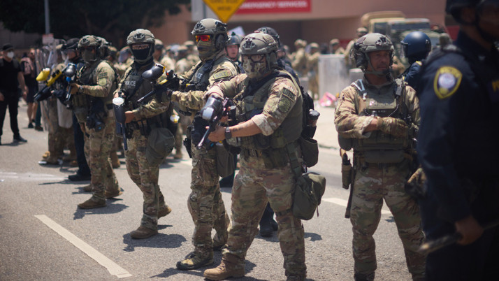 California Valisi Gavin Newsom'dan federal hükümete dava