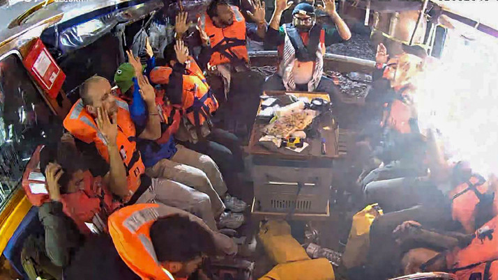 İsrail ordusu Madleen gemisine müdahale etti aktivistlerin akibeti belli oldu