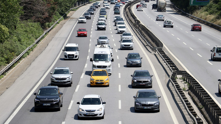 Tatilcilerin dönüş yolculuğu başladı! Anadolu Otoyolu'nda trafik yoğunluğu yaşanıyor
