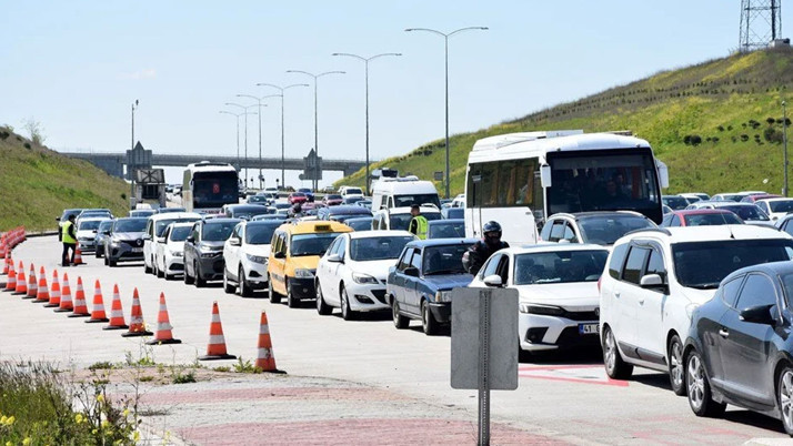 Kurban Bayramı tatilinin son gününde İstanbul-İzmir Otoyolu'nda dönüş yoğunluğu sürüyor