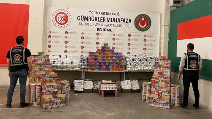 Edirne'de gümrük muhafaza ekipleri çok sayıda kaçak eşya ele geçirdi