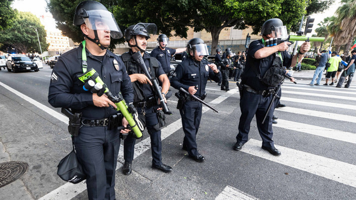 Los Angeles'ta sokağa çıkma yasağı ilan edildi