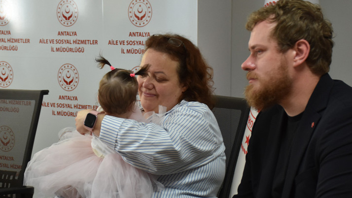 Antalya Havalimanı'nda tuvalette bulunan bebek, Rus yetkililere teslim edildi