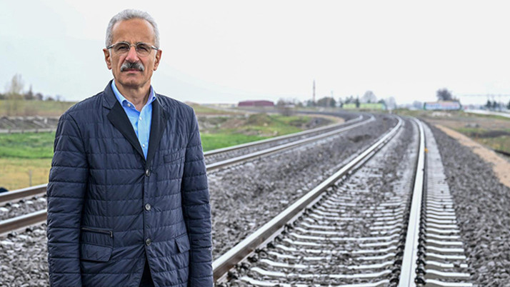Bakan Uraloğlu'ndan açıklama: 8 milyon kişi daha hızlı tren konforuna kavuşacak!
