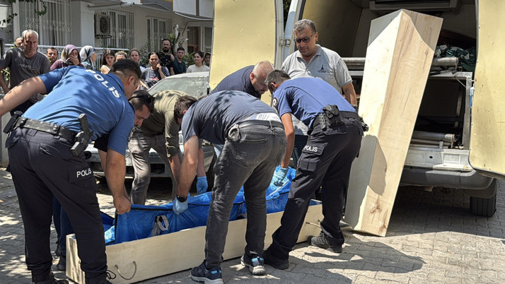 İzmir'de 75 yaşındaki kişi eşini öldürüp intihar etti