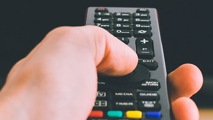 Samsung'un yapay zekalı televizyonu çıktı! El hareketi ile kanal değiştirme