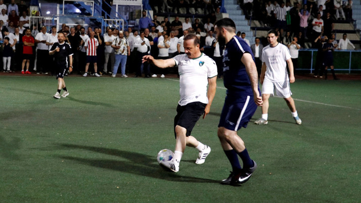 Yavuz Ağıralioğlu, Kocaeli'de partililerle halı saha maçı yaptı