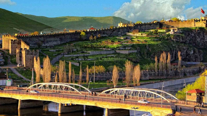 Ardahan Kalesi turizme kazandırılıyor