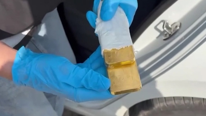 Ekipler şüphelenip durdurdu! Otomobilden çıkanlar şoke etti