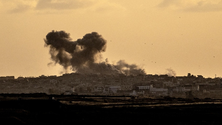 Gazze'de İsrail ordusuna ait buldozer sürücüsü keskin nişancı ateşiyle vuruldu