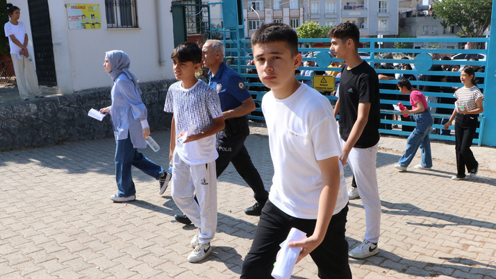 LGS kapsamındaki merkezi sınav sona erdi: Soru ve cevap anahtarları yayımlandı