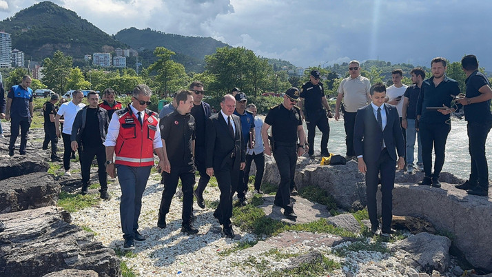 Giresun'da baba-oğul denize girdi oğlu gözlerden kayboldu