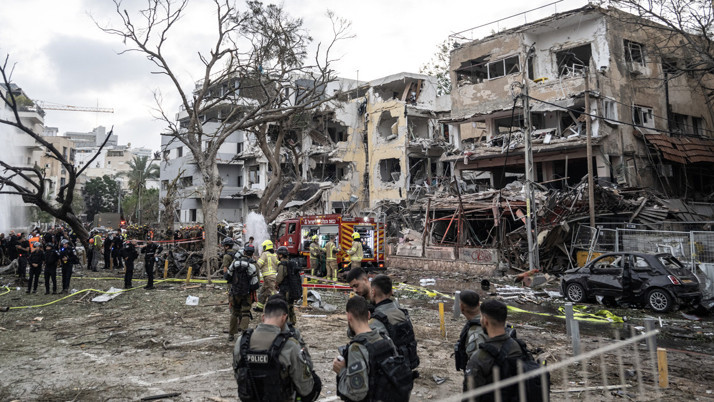 İsrail: İran, 13 Haziran'dan bu yana 370 balistik füze attı, 30 yerde isabet oldu