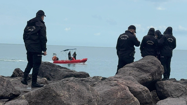 Giresun'da denizde kaybolan küçük Toprak aranıyor, babası tedavi altında