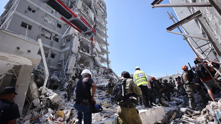 ABD'li yetkililerden 'ABD gemileriyle İran füzelerini önlüyoruz' itirafı