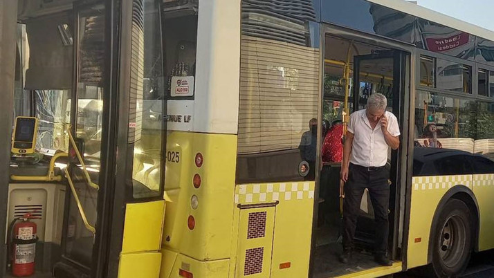 Kırmızı ışıkta duramayan İETT otobüsü, başka bir İETT otobüsüne çarptı