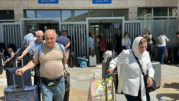 İran-Türkiye sınırındaki Kapıköy Gümrük Kapısı’nda yoğunluk