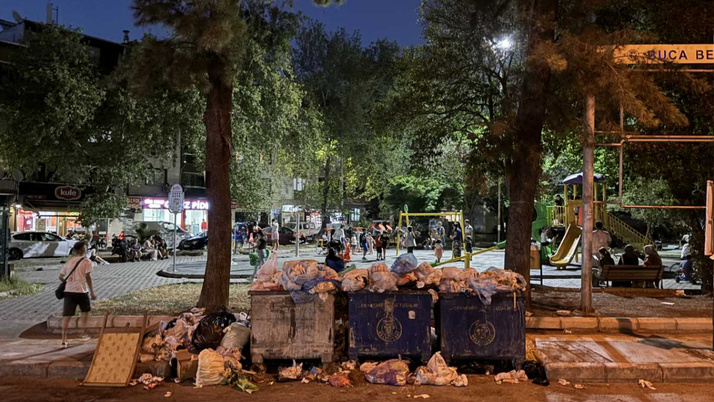 İzmir'de grev krizi: Çöp yığınları tepki çekti