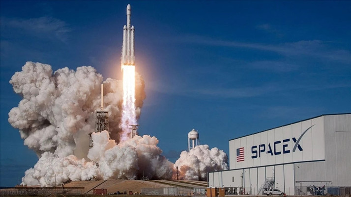 SpaceX’e ait roket deneme öncesi patladı