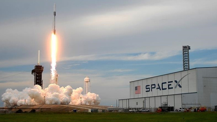SpaceX şirketinin Starship roketi, deneme uçuşu öncesinde patladı