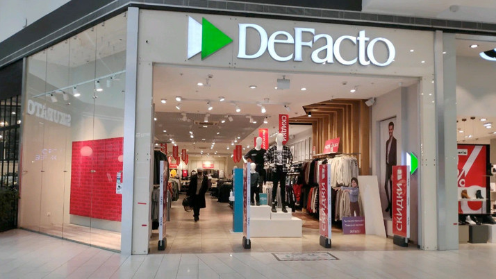 DeFacto ilk havalimanı mağazasını Antalya'da açtı