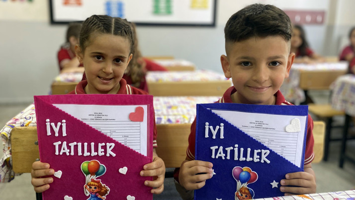 Okullar tatile girdi yeni kıyafet kararı seneye uygulanacak Milli Eğitim Bakanı Yusuf Tekin açıkladı