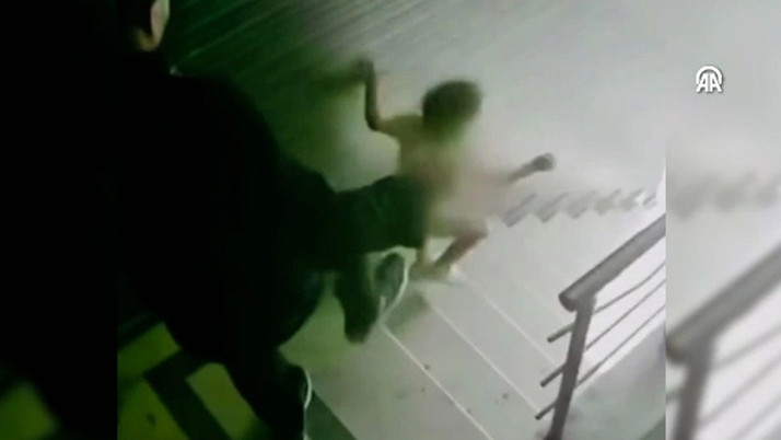 'Tekme' olayında yeni gözaltı! Küçük kız babası yüzünden merdivenden yuvarlanmıştı
