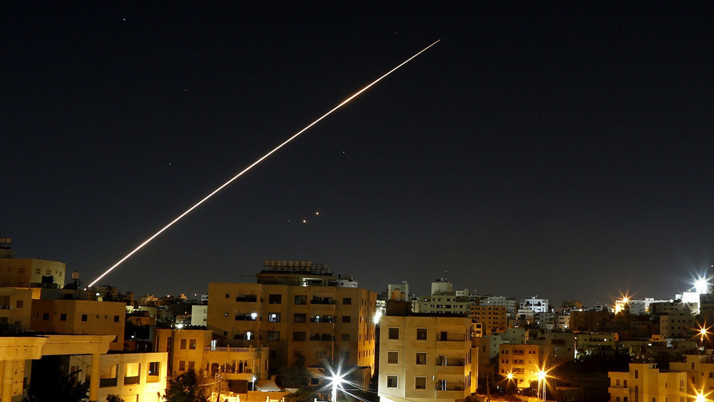 İran İsrail'e füze saldırısı düzenlendi önce sirenler ardından patlama sesleri