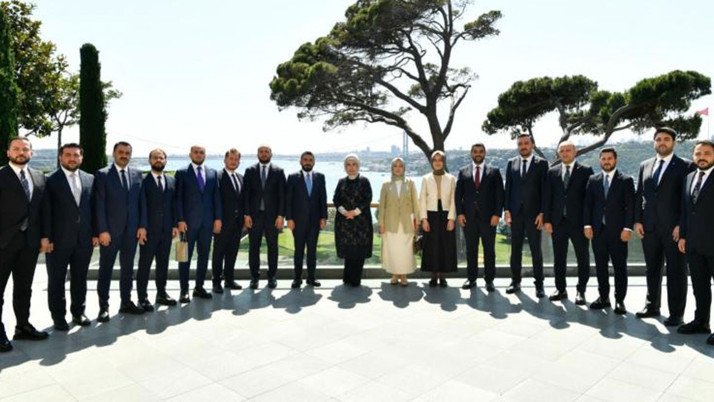 Emine Erdoğan, TÜGVA Yönetim Kurulu ile bir araya geldi