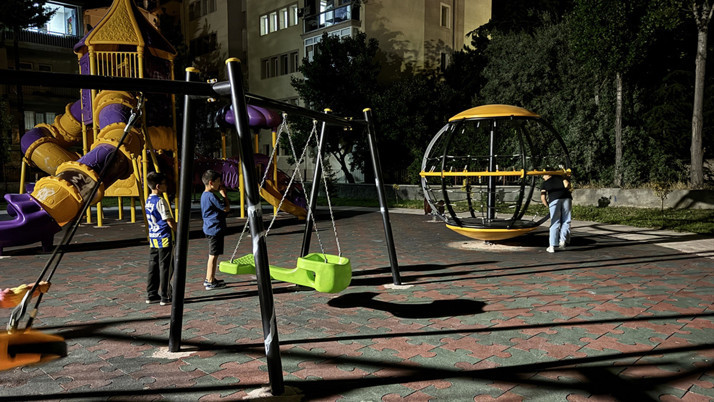 12 yaşındaki çocuğun parkta oynarken kalbi durdu