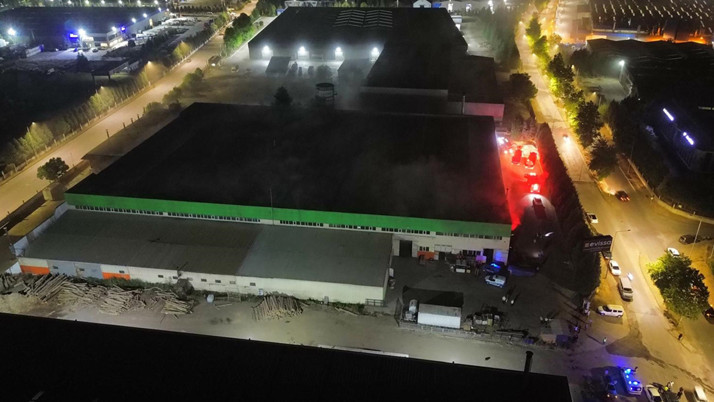 Mobilya üretim fabrikasında yangın çıktı!