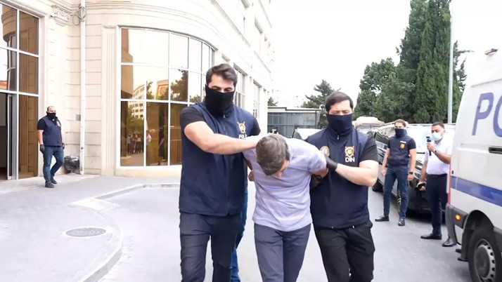Azerbaycan'da Putin'i çıldırtacak görüntü: 2 istihbaratçı gözaltına alındı!