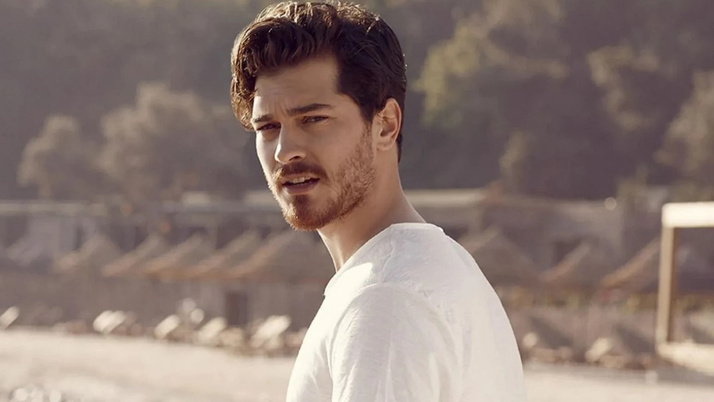 Çağatay Ulusoy sezon finali sonrası imaj yeniledi! Son haline yorum yağdı...