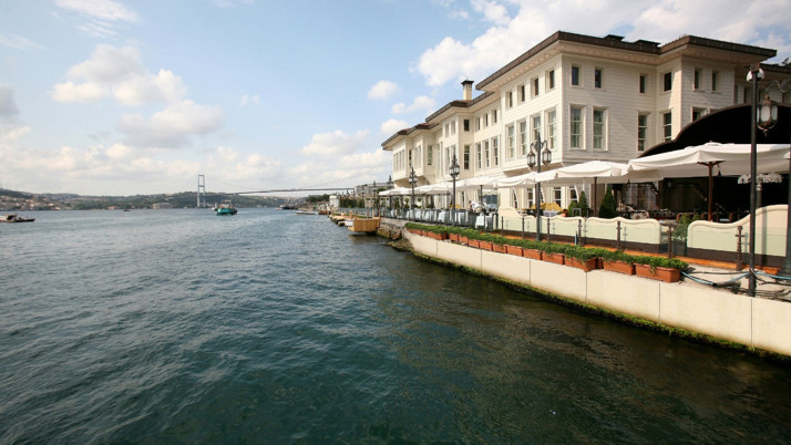 Boğazın en güzel yalısı satıldı kavga çıktı! Yeni sahibi Serdar Bilgili eski sahibi de tanıdık