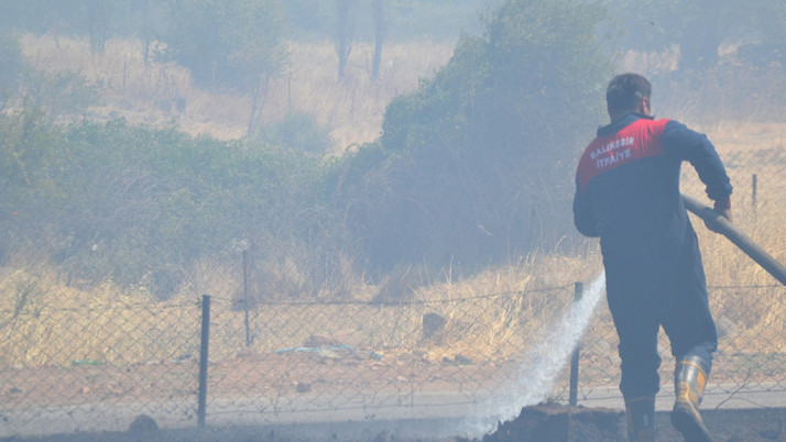 Beş ilde orman yangını başladı! Rüzgarın etkisiyle alevler yayıldı, yerleşim yerlerine çok yakın