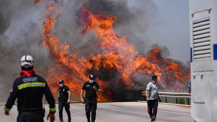 Orman yangınlarıyla ilgili gözaltına alınan 44 şüpheliden 10'u tutuklandı