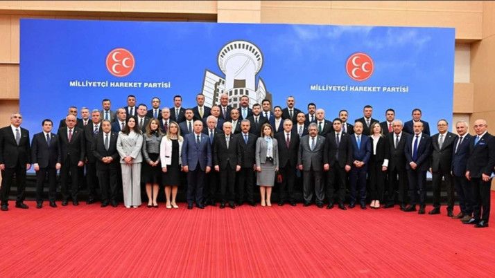 Devlet Bahçeli, parti yöneticileriyle akşam yemeğinde buluştu