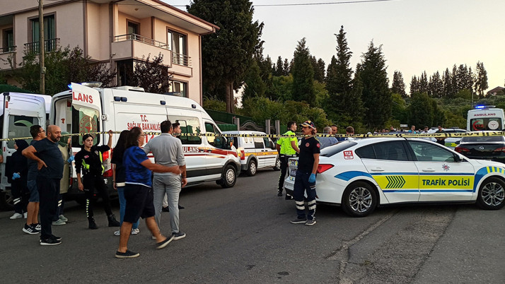 Kocaeli'de silahla vurulan baba ve oğul hayatını kaybetti