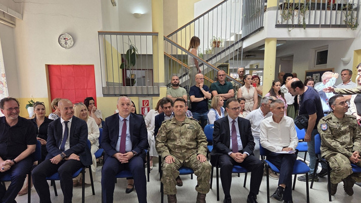 Türk askerinden Kosova'daki işitme ve konuşma engelliler okuluna destek