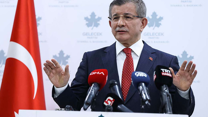 Ahmet Davutoğlu'dan CHP'li belediyelere yapılan operasyona tepki