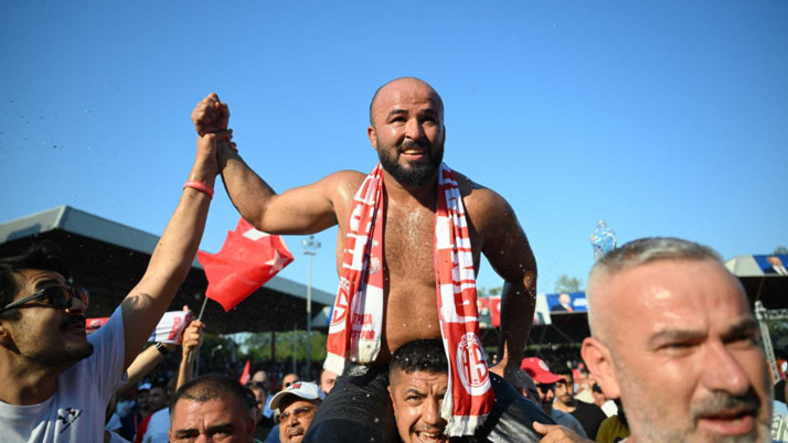 Kırkpınar'da üçüncü zafer: Orhan Okulu başpehlivan