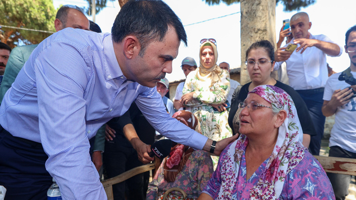 Bakan Kurum'dan evi yanan köylülere söz: Köyümüzü birlikte inşa edeceğiz