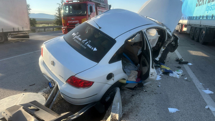 Afyonkarahisar'da feci kaza! Üsteğmen öldü, otomobildeki yazı dikkat çekti