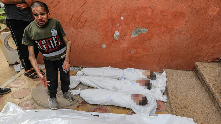 Gazze'deki 5 kişilik aileden geriye engelli baba kaldı